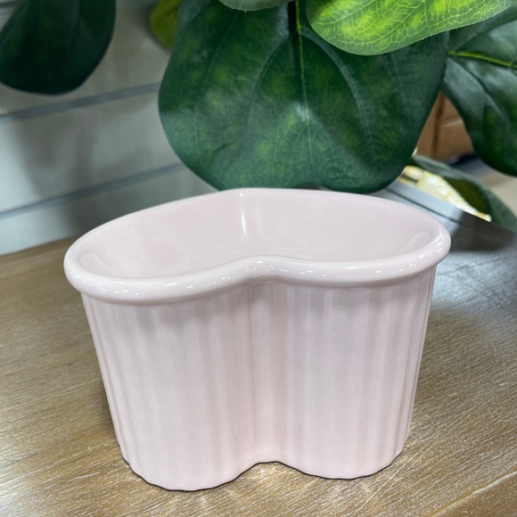 Pastel Pink Heart Shaped Ceramic Elevated Pet Food Water Dish Dog or Cat NEW - Picture 4 of 4